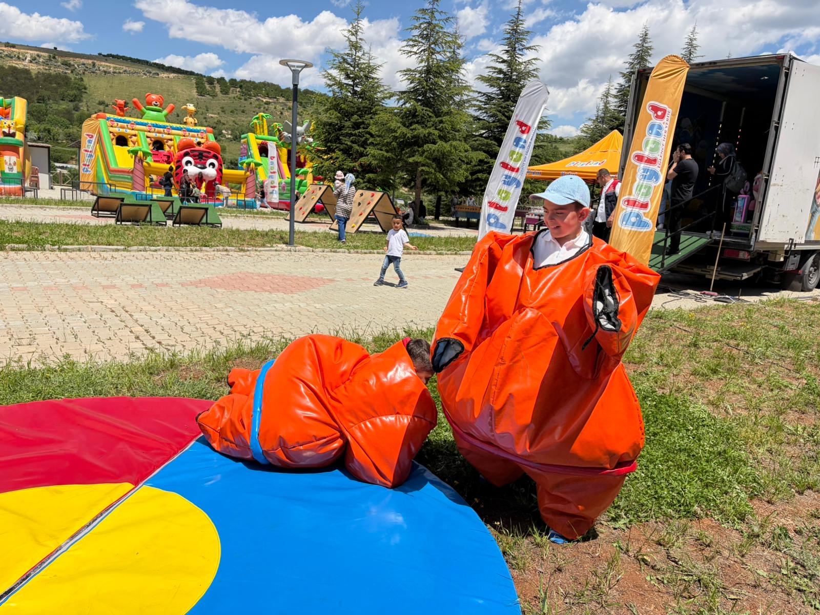Playland eğlence tırı Doğanşehirli çocuklara unutulmaz bir gün yaşattı