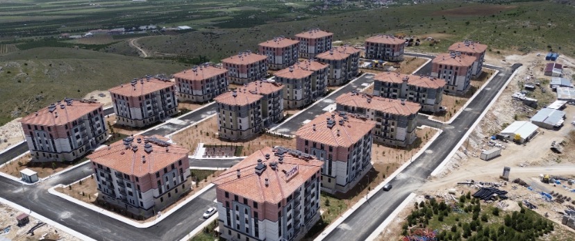 Deprem konutlarında anahtar teslim süreci başladı: Teslim almayanların hak sahipliği iptal edilecek