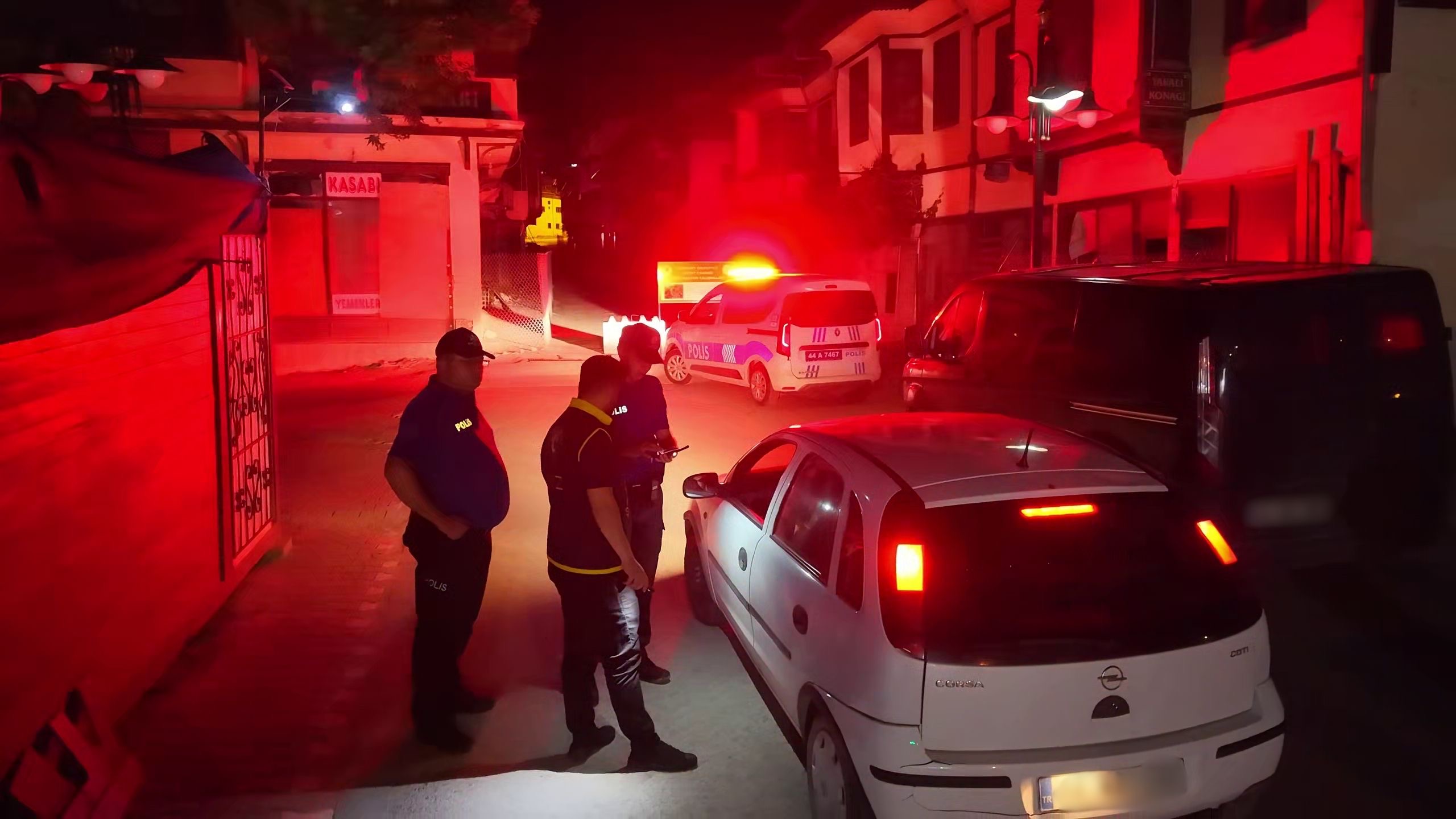 Malatyalı iş insanının kardeşinin de aralarında bulunduğu şebekeye operasyon! 17 gözaltı
