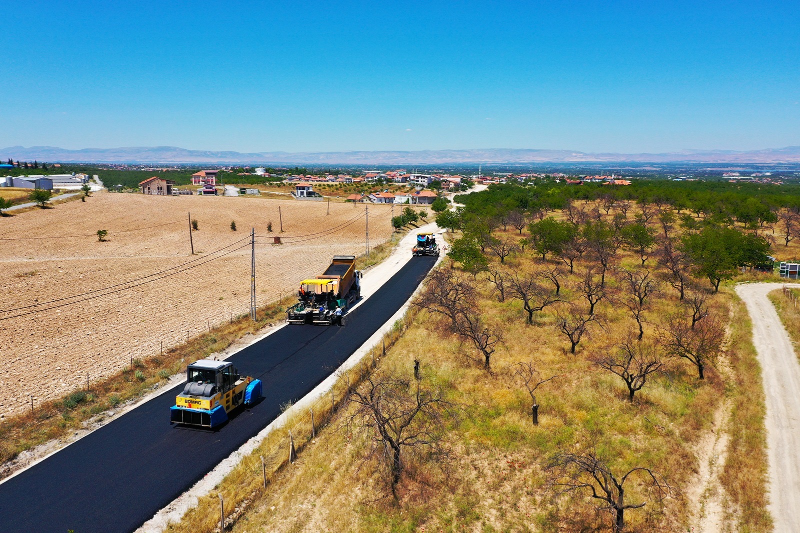 Karahan Mahallesi’nde 8 kilometrelik yol yenilendi