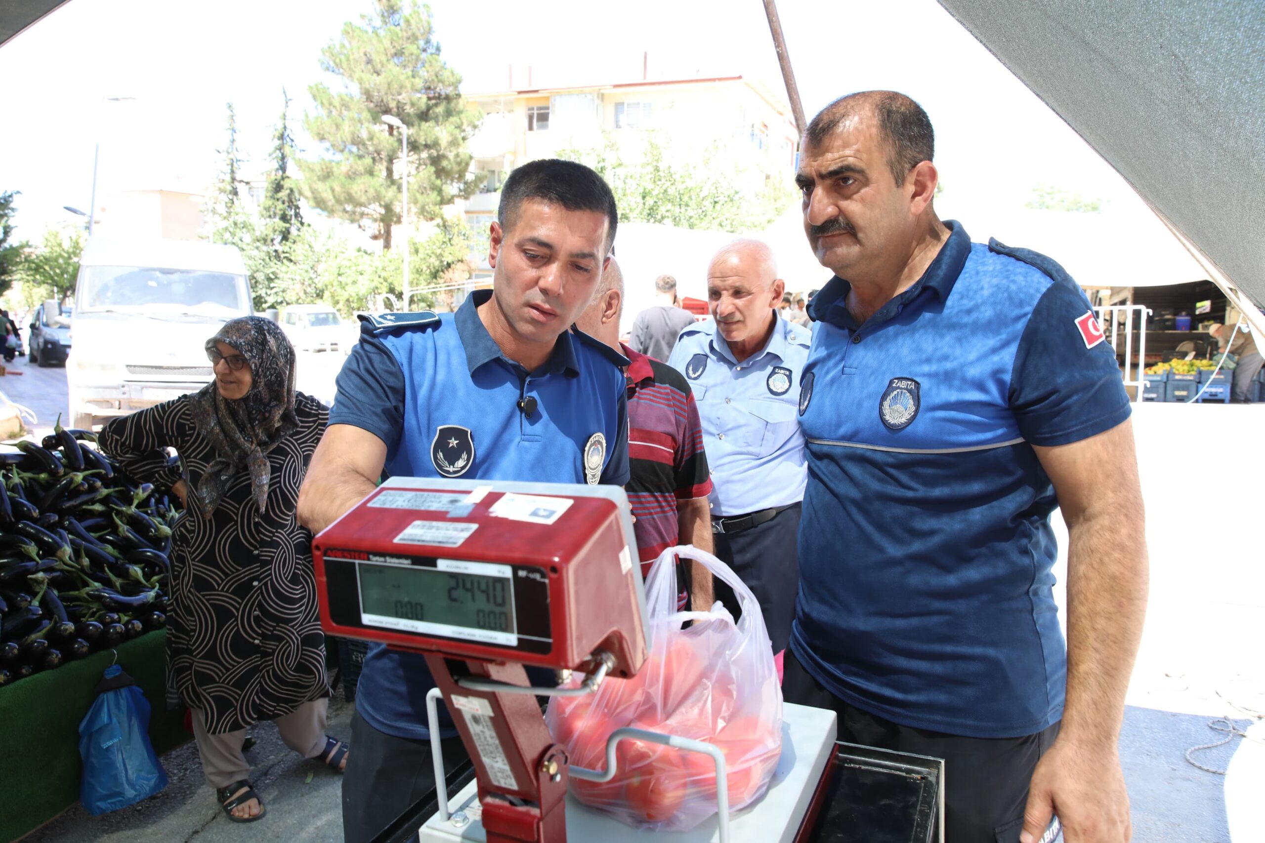Battalgazi’de çifte mesai! Sokaklar temizlendi, pazarlar denetlendi