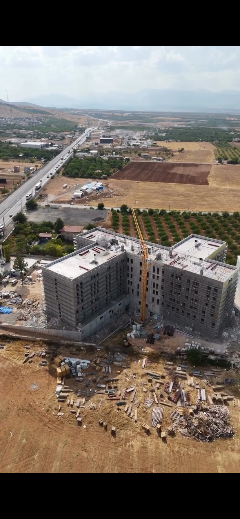 Dört ilin mahkemesi bir katta, şantiyede müzikli tanıtım!
