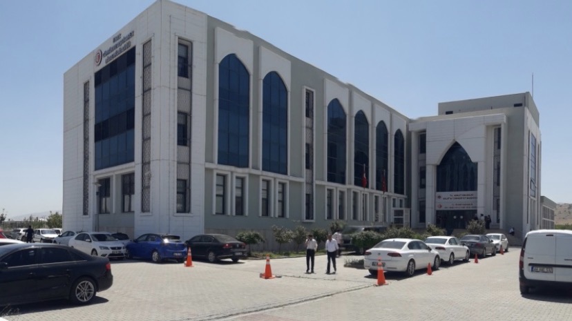 Malatya’da rüşvet dosyası açıldı: 14 tutuklama, 500 bin TL’lik transfer ve dikkat çeken savunmalar