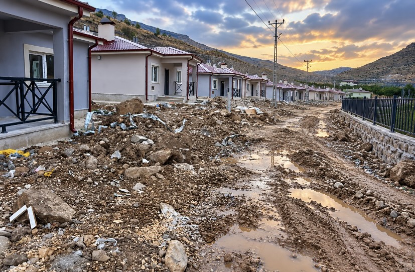 Darende’de 4 yıl dolmak üzere! Evler yapıldı, yollar unutuldu, depremzede ortada kaldı!
