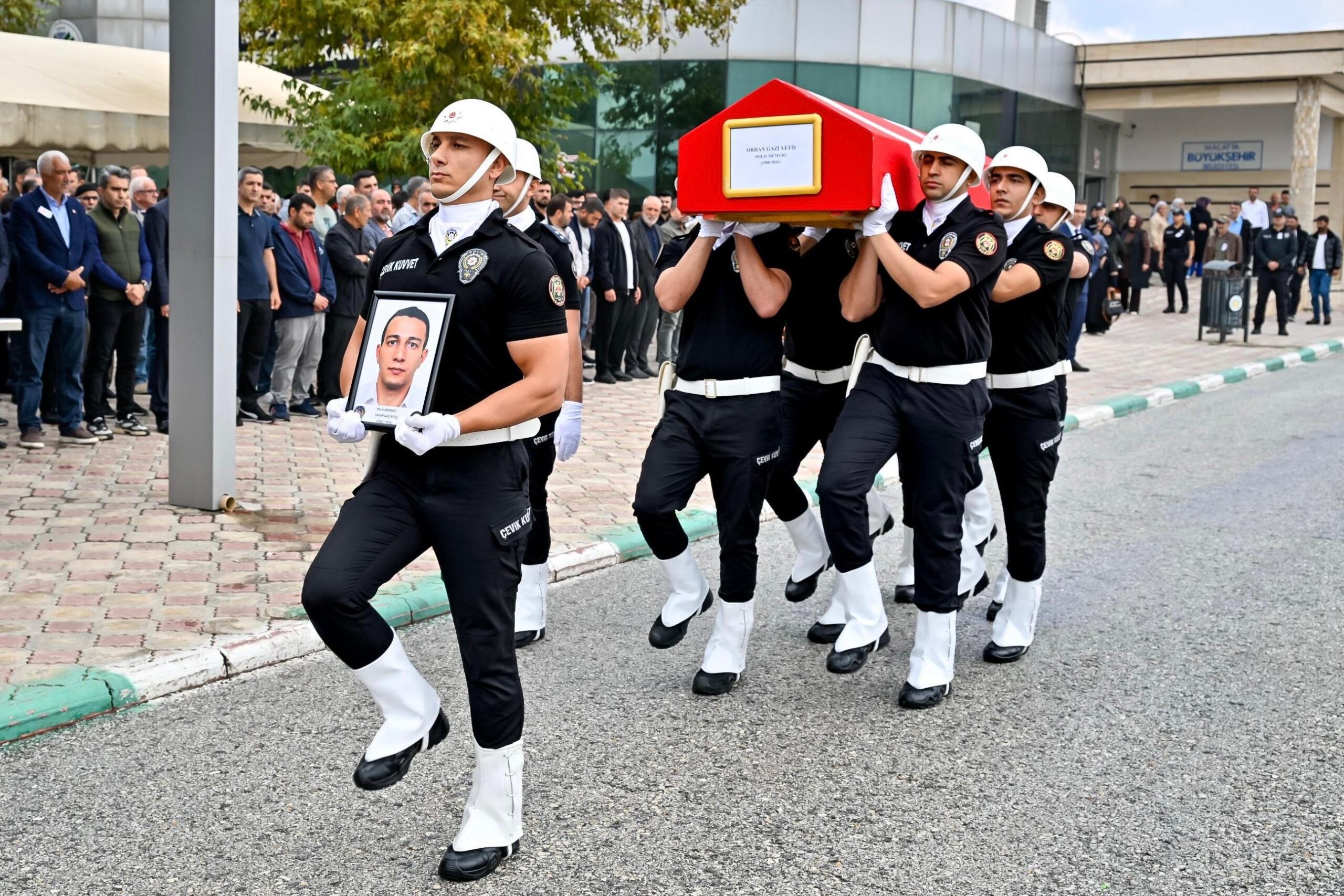Polis Memuru Yetiş son yolculuğuna uğurlandı
