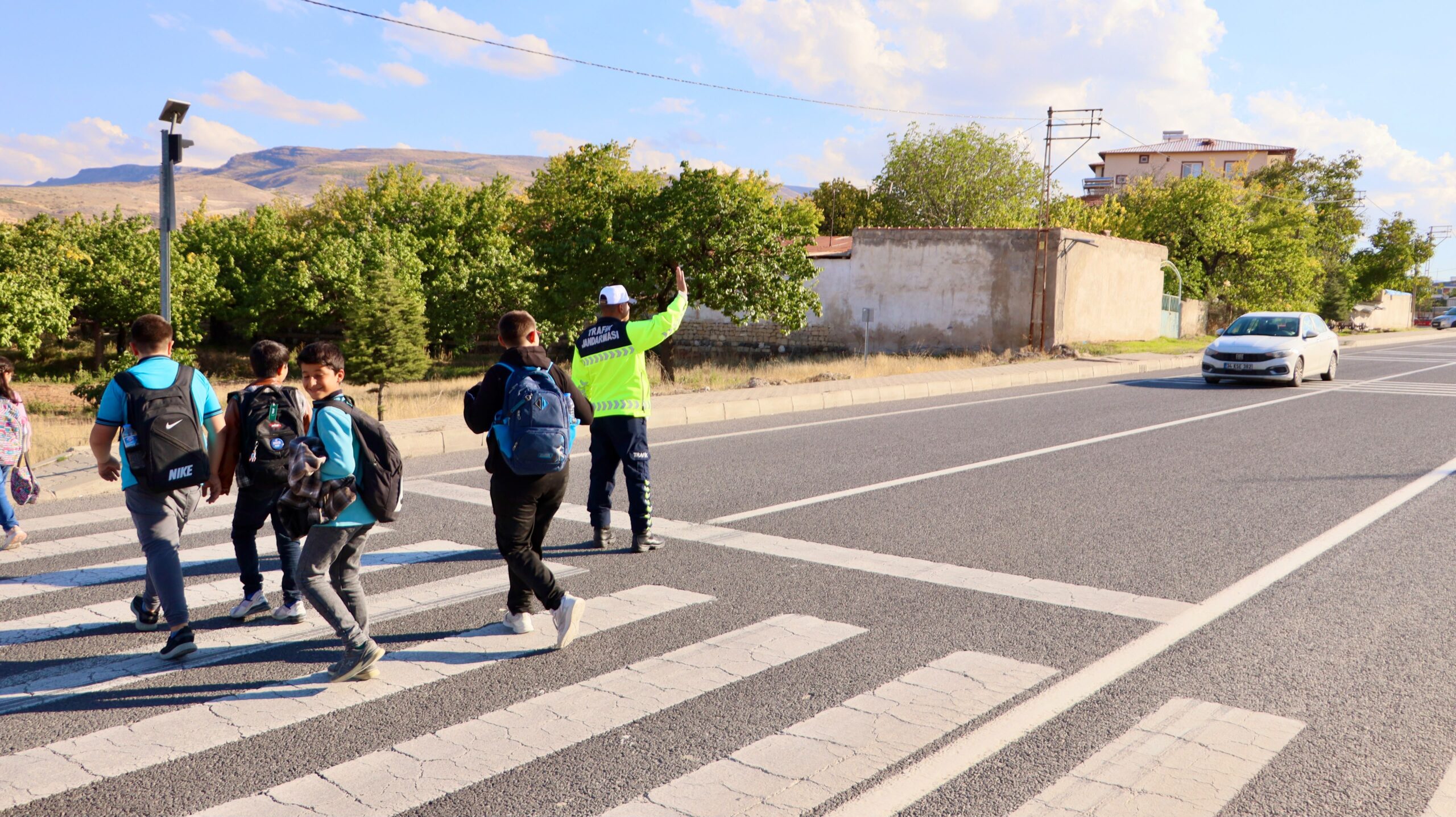 Malatya’da okul çevrelerinde güvenlik önlemleri artırıldı.. 236 fevriye, 704 personel görev aldı
